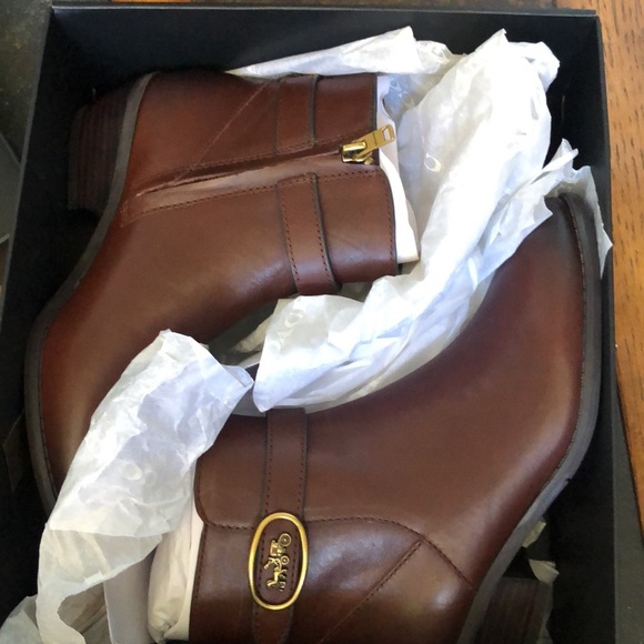 Coach boots 🥾 size 5B - Picture 7 of 9